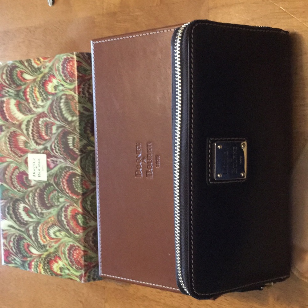NWT Dooney and Bourke Leather wallet